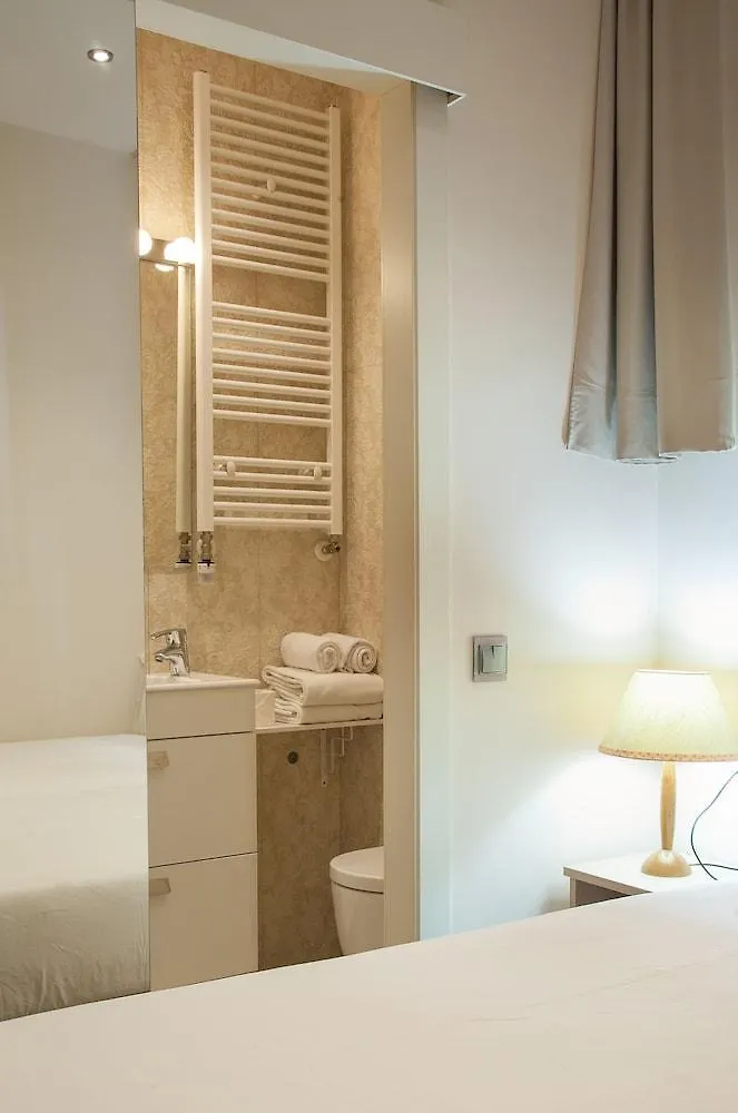 Guest house Hostal Excellence Barcelona Spain