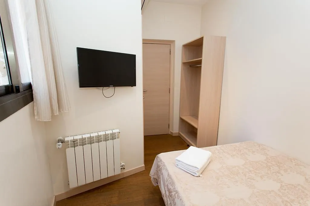 Guest house Hostal Excellence Barcelona Spain