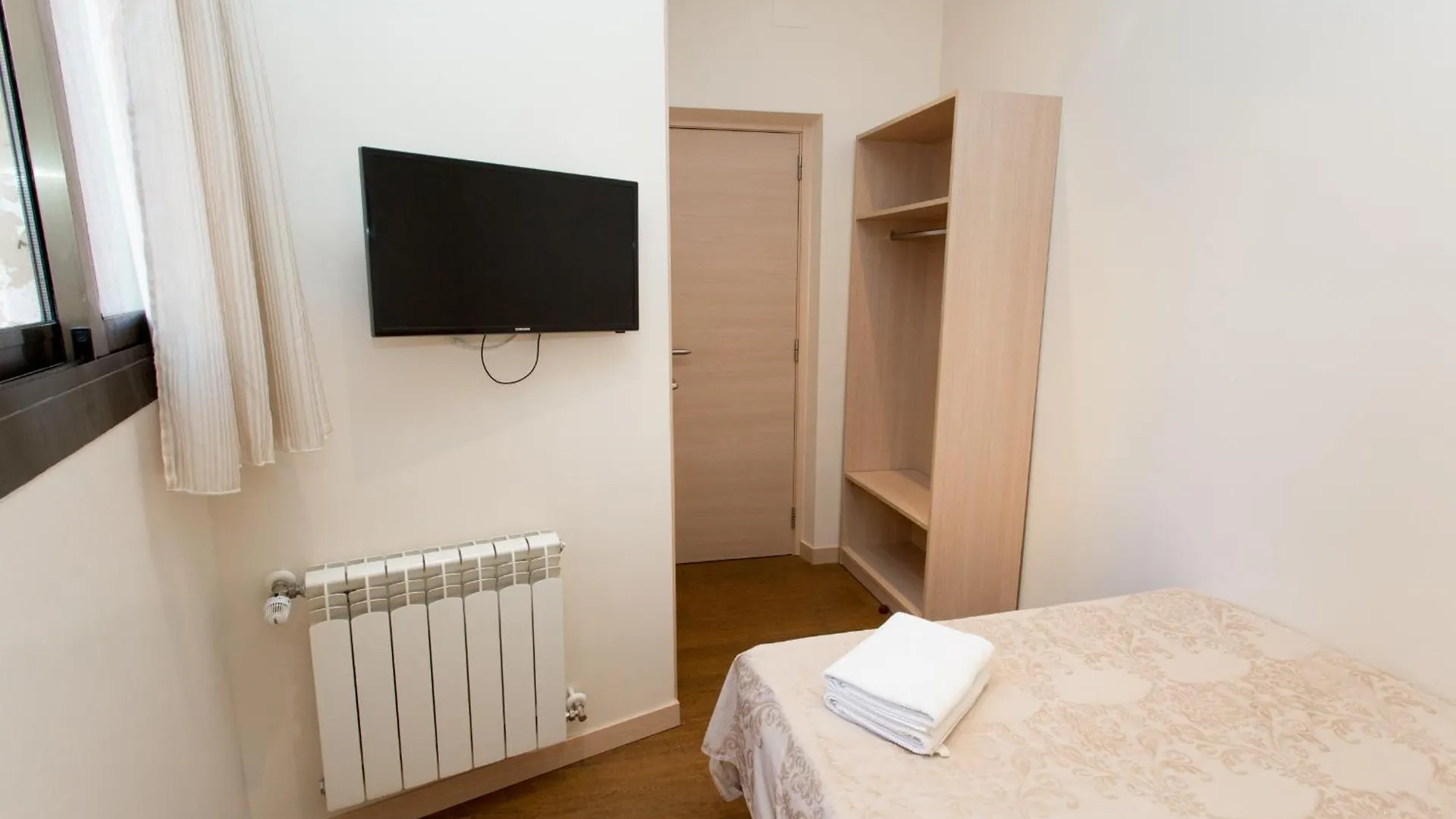 Guest house Hostal Excellence Barcelona Spain